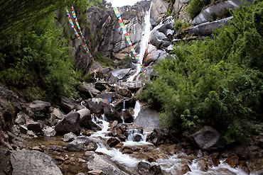 卡定沟36_banner