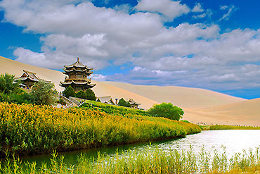 鸣沙山月牙泉1_banner