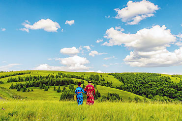 2023-摄图网_501597361_banner_内蒙古草原避暑旅游蒙古族人民服装（企业商用）