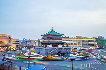 2023-摄图网_501193593_banner_傍晚的西安钟楼（企业商用）