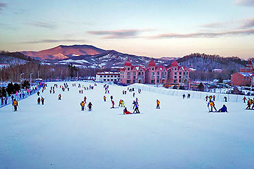 2023-摄图网_501040714_banner_哈尔滨亚布力滑雪场（企业商用）