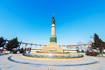 2023-摄图网_501118361_banner_冬季的哈尔滨中央大街（企业商用）